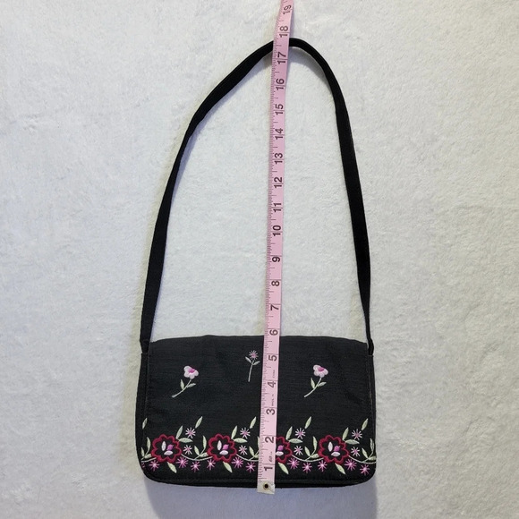 Liz Claiborne Small Satin Black Floral Embroidered Purse Hot Pink Lining - Picture 11 of 12